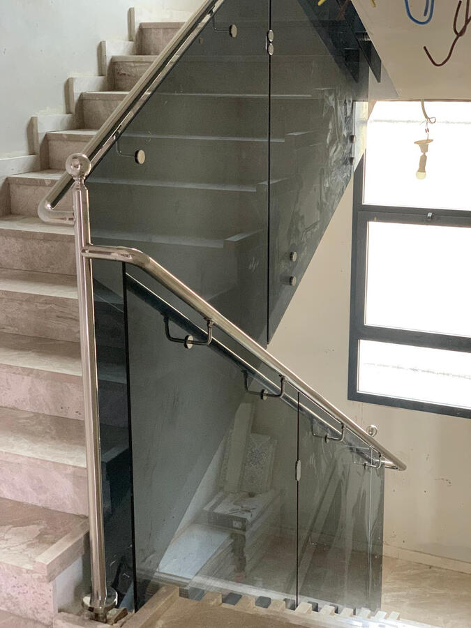 درابزين زجاج سيكوريت (سبيسرات)